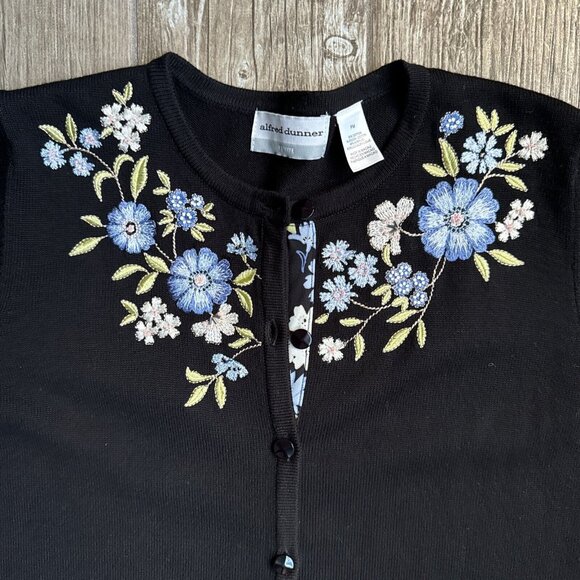 2/$18 SALE!  Alfred‎ Dunner Cardigan Sweater Womens Size M Embroidered Floral PM - Picture 2 of 8